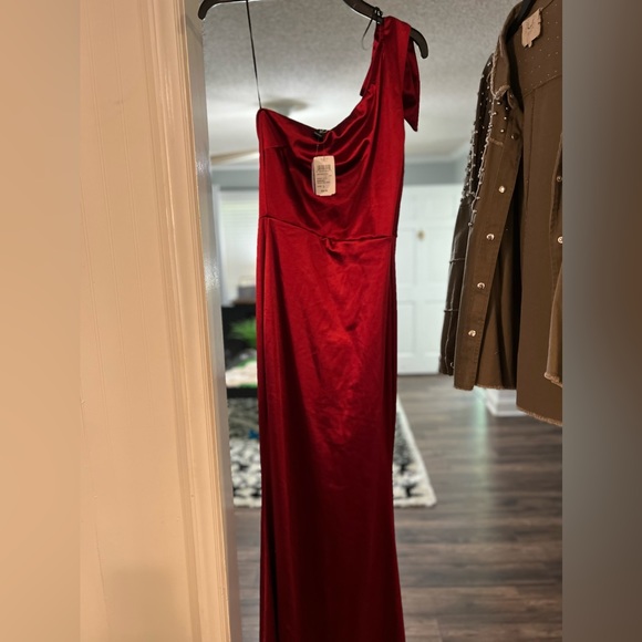 Red Windsor One Shoulder Maxi - Picture 1 of 4